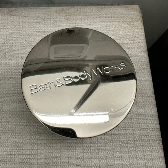 Twisted Peppermint 3 wick candle - Picture 2 of 3